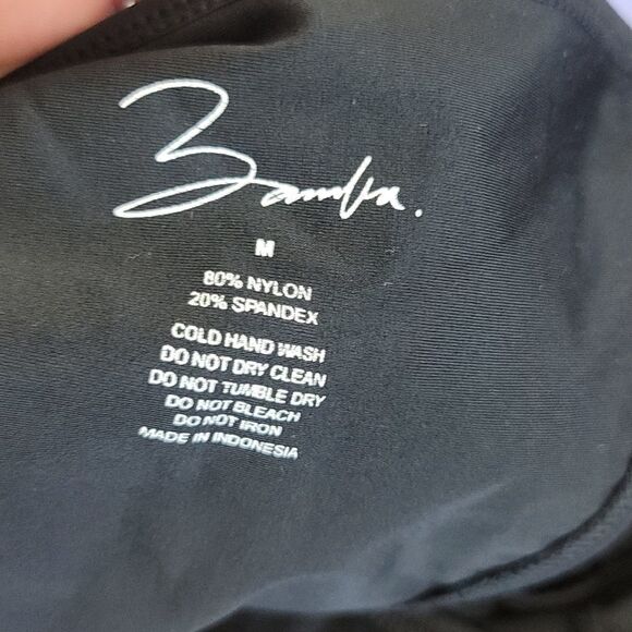 6 pieces swim tops ,bottoms and one piece size Medium - Picture 9 of 13